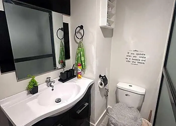 Leilighet Cozy & Comfy 1-bedroom Apartment, 5 Mins From The Airport