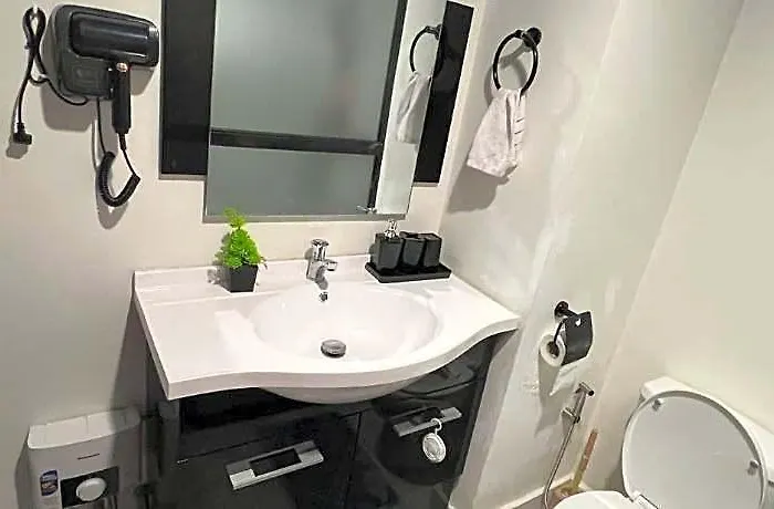 Leilighet Cozy & Comfy 1-bedroom Apartment, 5 Mins From The Airport