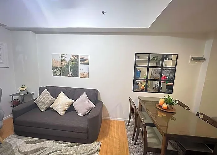 Cozy & Comfy 1-bedroom Apartment, 5 Mins From The Airport Leilighet *