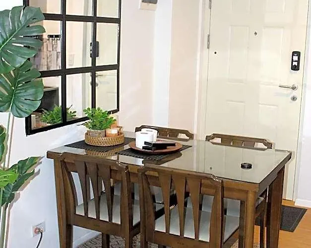 Cozy & Comfy 1-bedroom Apartment, 5 Mins From The Airport Leilighet Lapu-Lapu City