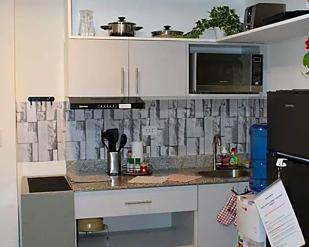 Cozy & Comfy 1-bedroom Apartment, 5 Mins From The Airport Lapu-Lapu City