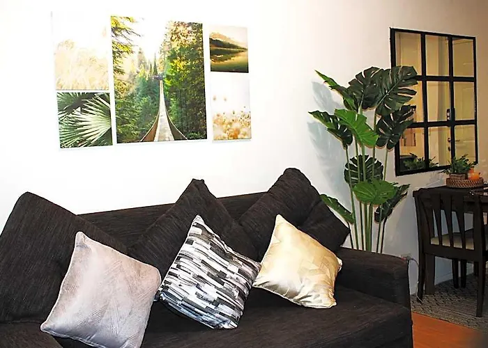 Cozy & Comfy 1-bedroom Apartment, 5 Mins From The Airport *