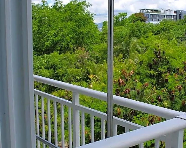 Cozy & Comfy 1-bedroom Apartment, 5 Mins From The Airport Leilighet Lapu-Lapu City